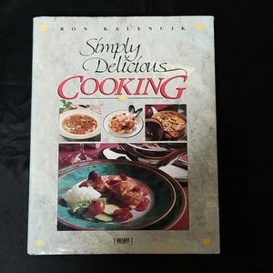 🍳COOKBOOK, HARDCOVER, WITH PHOTOS